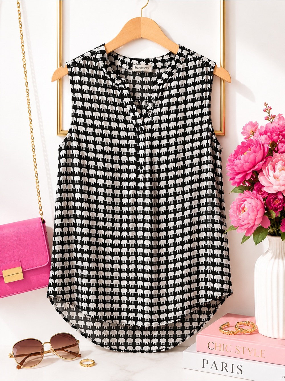 Francesca's Collections Black & White Elephant-Print Sleeveless Top Medium